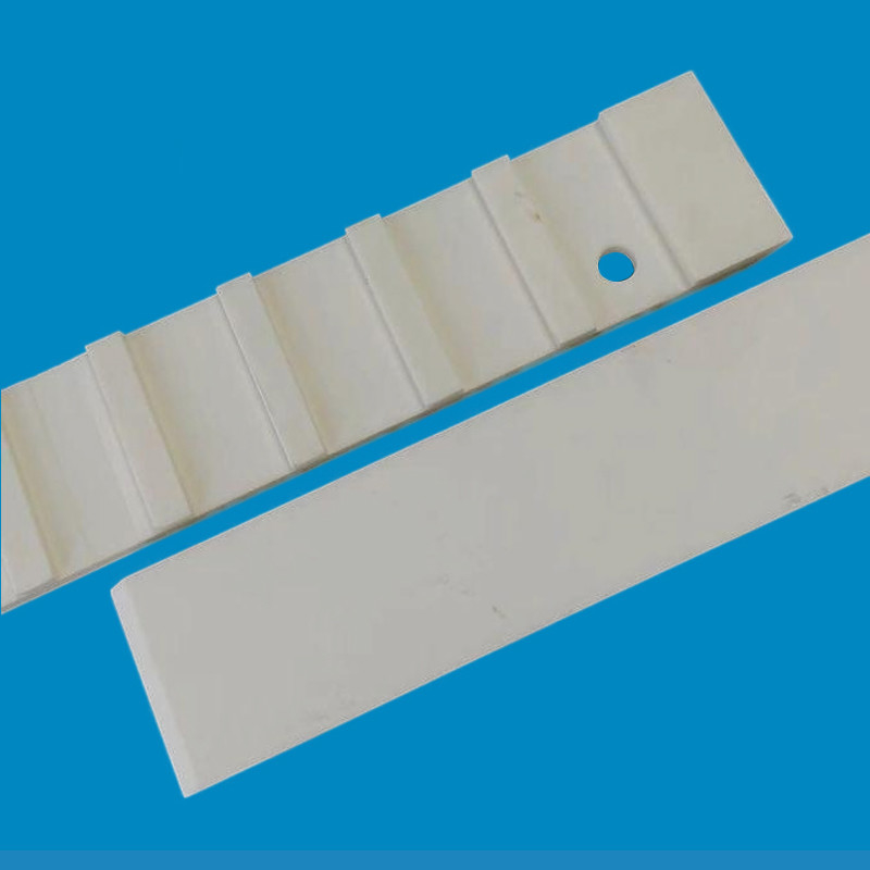 340 Gpa 95% Alumina Ceramics 3.6g/cm³ Insulator High Heat Resistant Al2O3 Custom Parts
